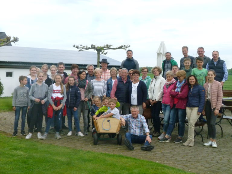 Die einen Radeln, die anderen sammeln Schleifen