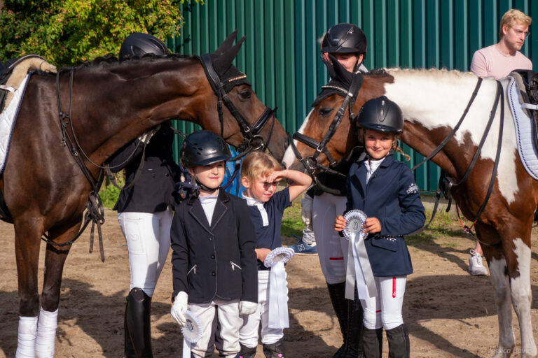 Erfolgreiches Reitturnierwochenende in Albersloh mit vielen Siegen der heimischen Reiterinnen und Reiter