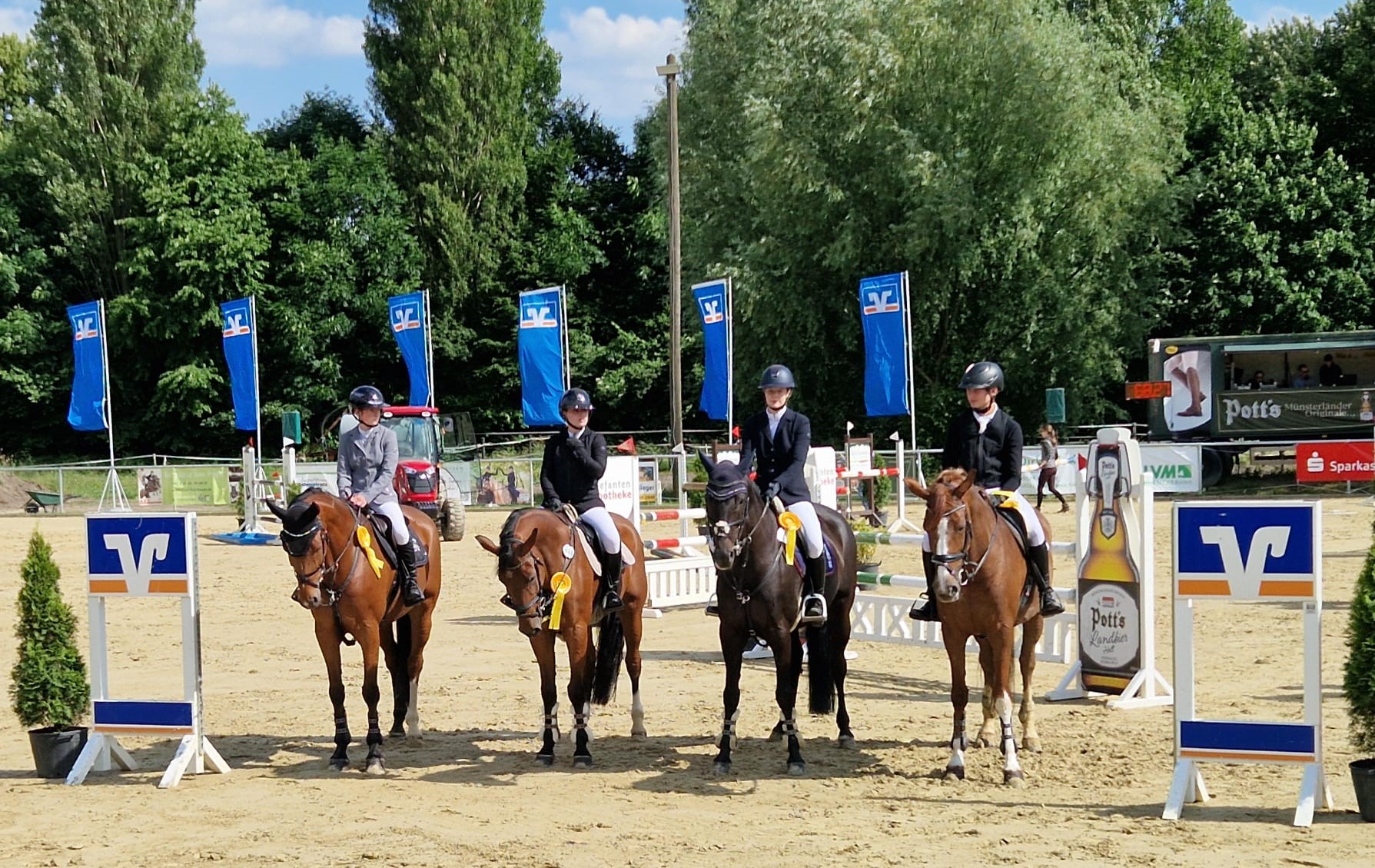 Siegreiche Mannschaft: Marie Schlienkamp, Mia Sandmann, Greta Berkemeier und Robin Bartmann